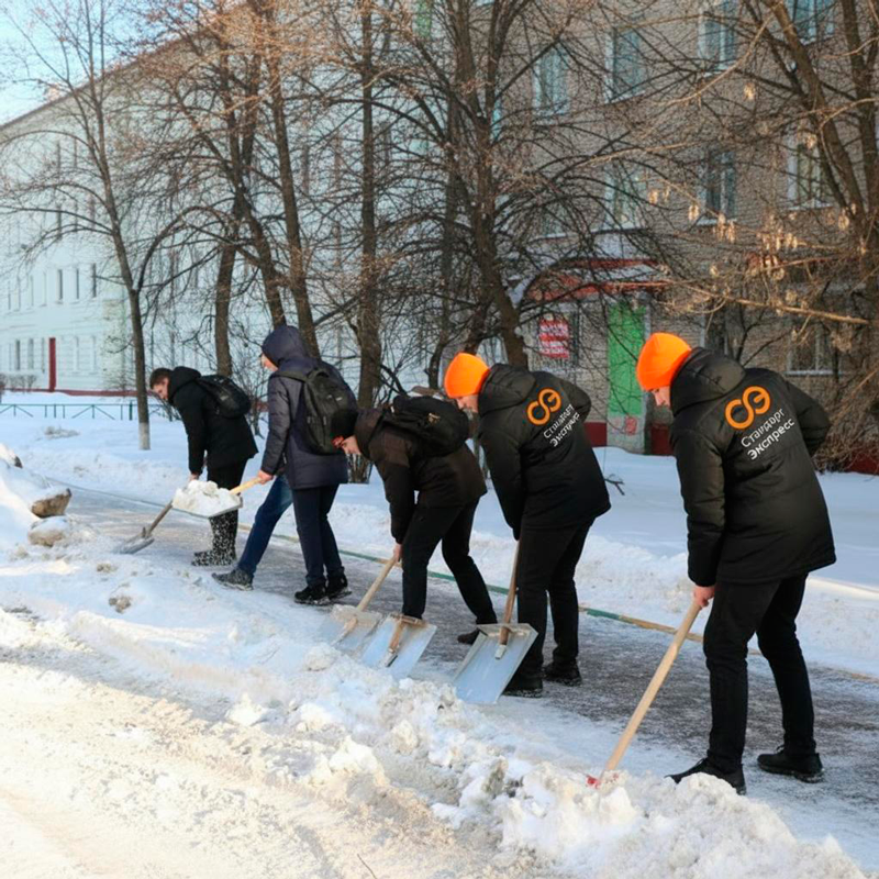 Уборка снега с крыш и территорий в Пестово